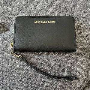 Michael Kors wristlet wallet